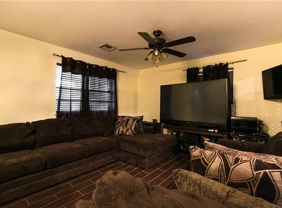 3rd image of 4006 SE 14th Pl