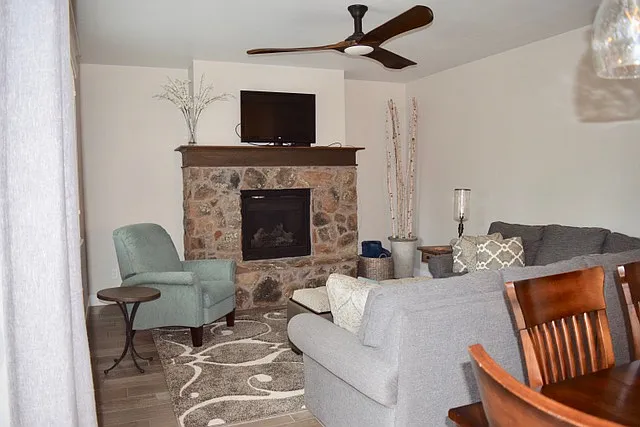 3 bed, 2.5 bath, 1669 sqft, $3,250 — Photo 4