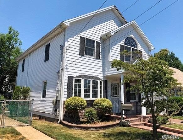 2nd image of 1109 Merillon St