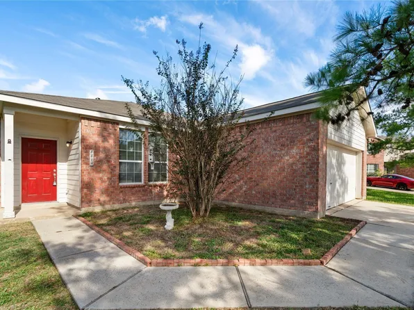 8810 Willow Spur Dr, Tomball, TX 77375