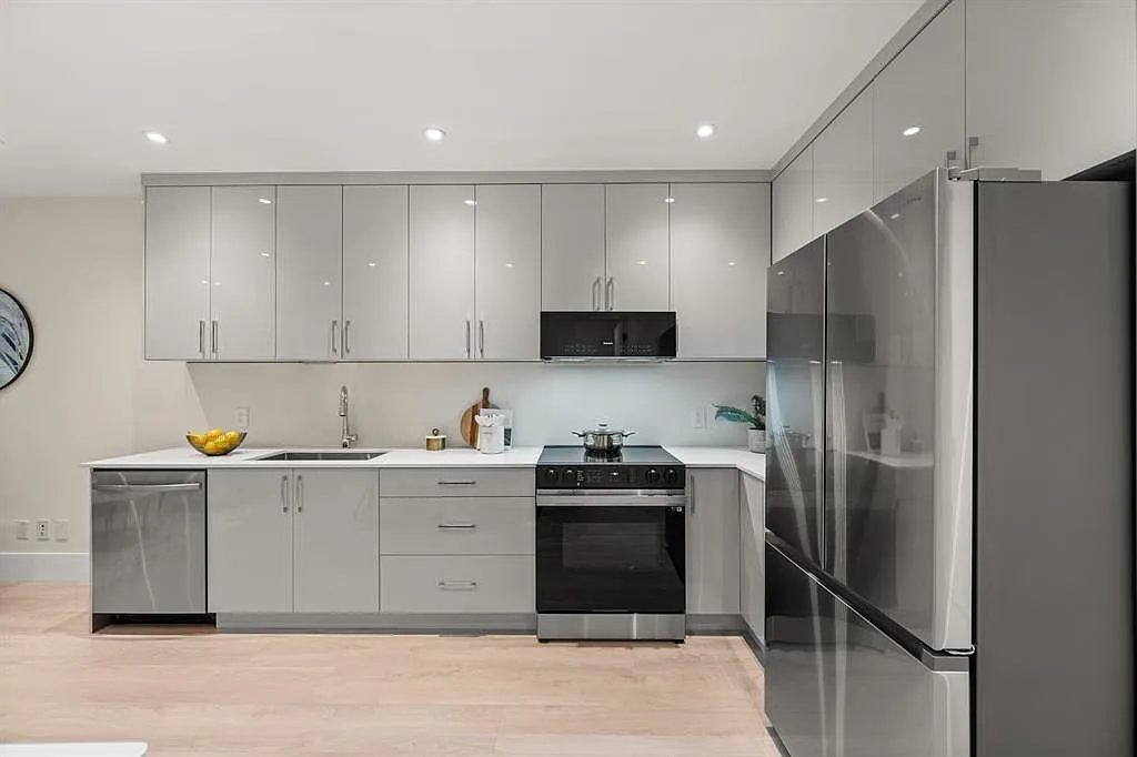 2 bed, 750 sqft, $2,700 — Photo 3