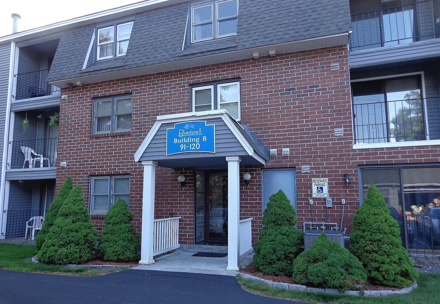 118 Bluestone Dr — Photo 1