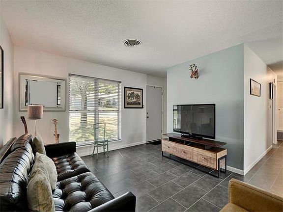 3rd image of 5300 Gladstone Dr