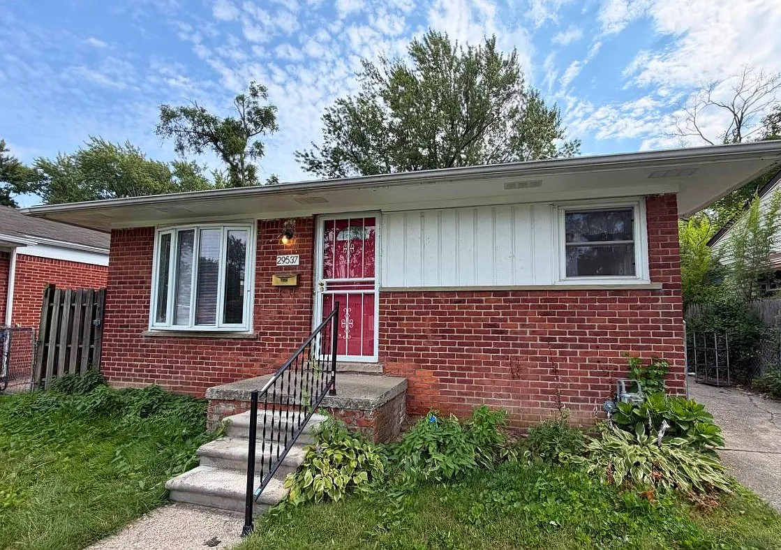 3 bed, 1100 sqft, $1,600 — Photo 1