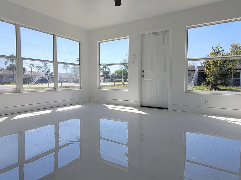 615 Joel Blvd #A — Photo 3