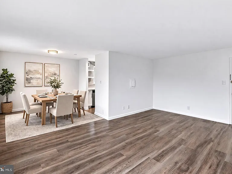4570 Macarthur Blvd NW #208 — Photo 4