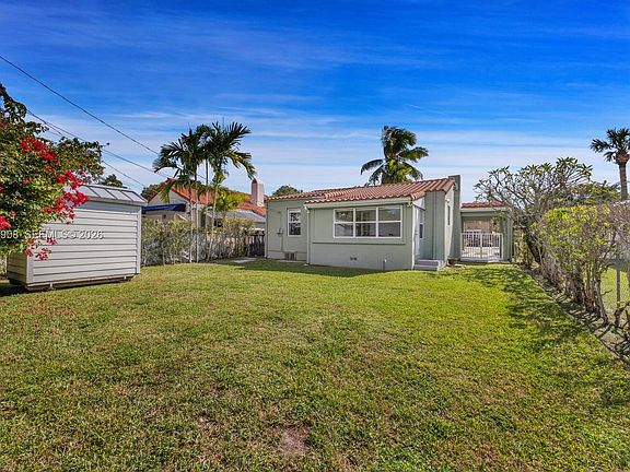 4th image of 2431 SW 22nd Ter