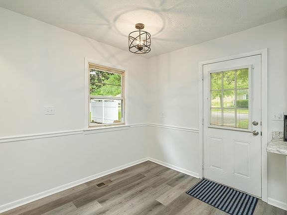 5th image of 100 Rand Cir