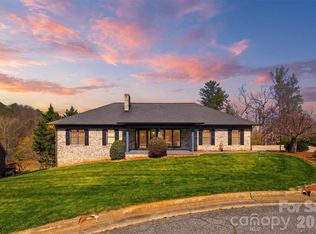 514 Golfview Ct SE, Lenoir, NC 28645