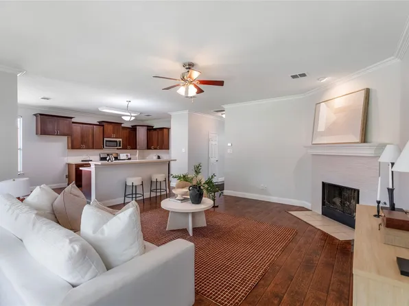 5009 Bayview Dr, Fort Worth, TX 76244