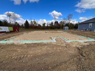 2008 Green Acres Dr, Adrian, MI 49221