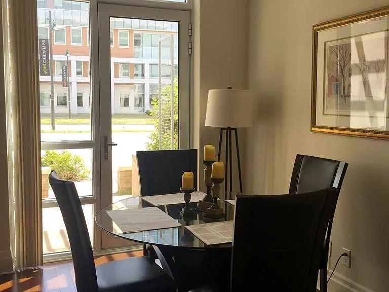 21 Upper Duke Cres #110 — Photo 3