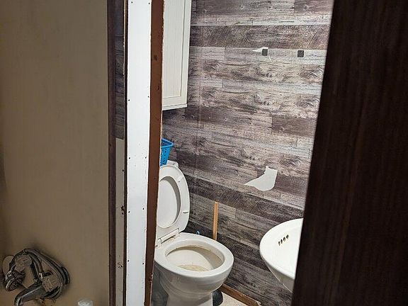 5th image of 626 W 20th St