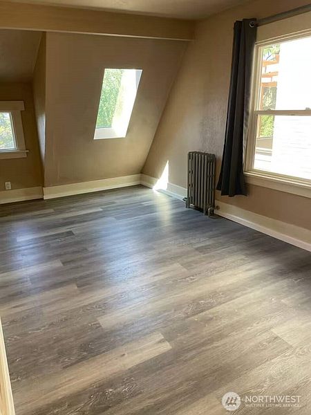 3rd image of 1606 Lakeview Boulevard E