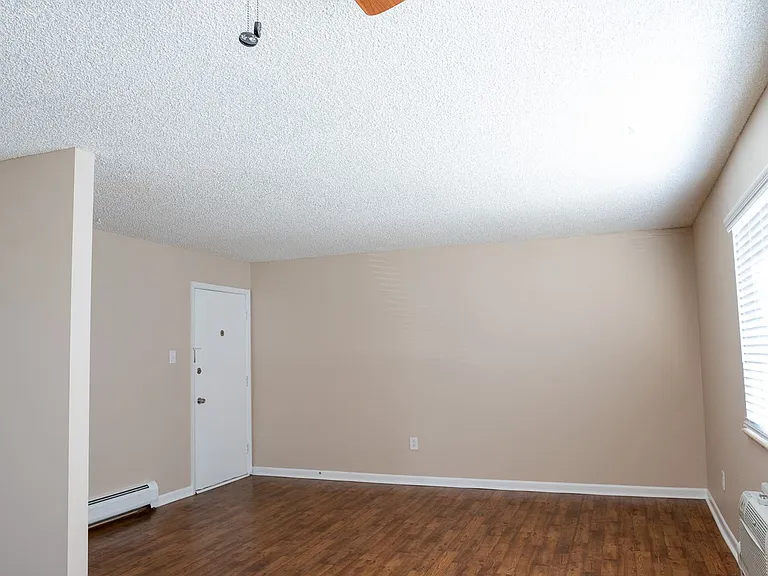 Linda Kay Apartments — Photo 17