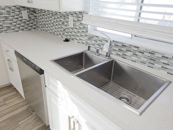 3rd image of 7021-7089 W Manchester Ave #7087