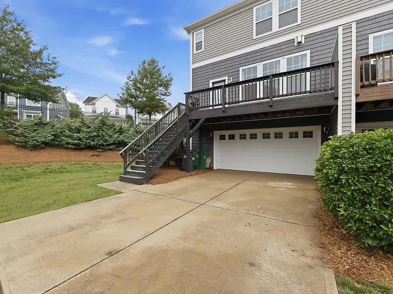1502 Sharon Rd W — Photo 2