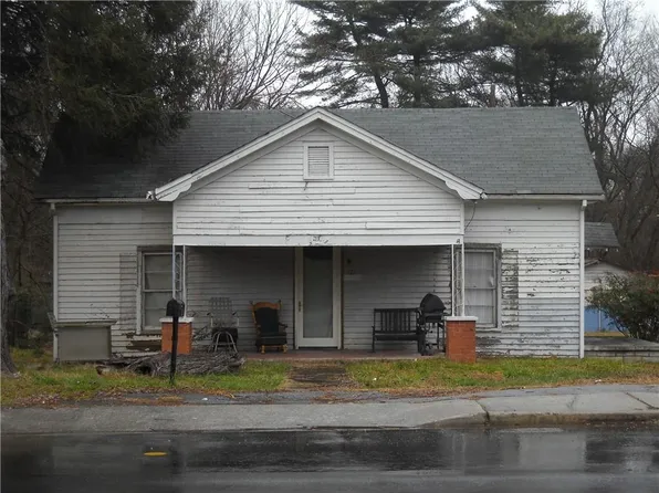 725 E Main St, Seneca, SC 29678