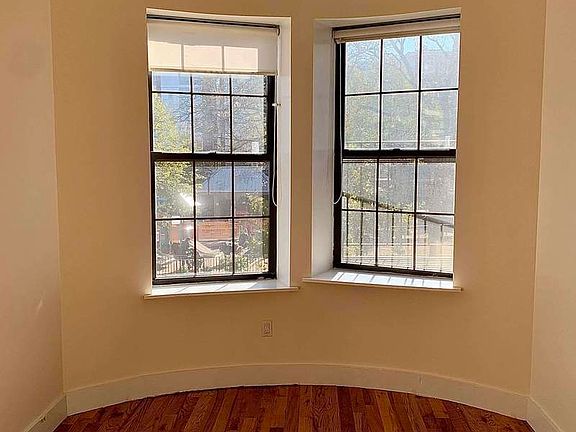 3rd image of 465 Park Pl #2