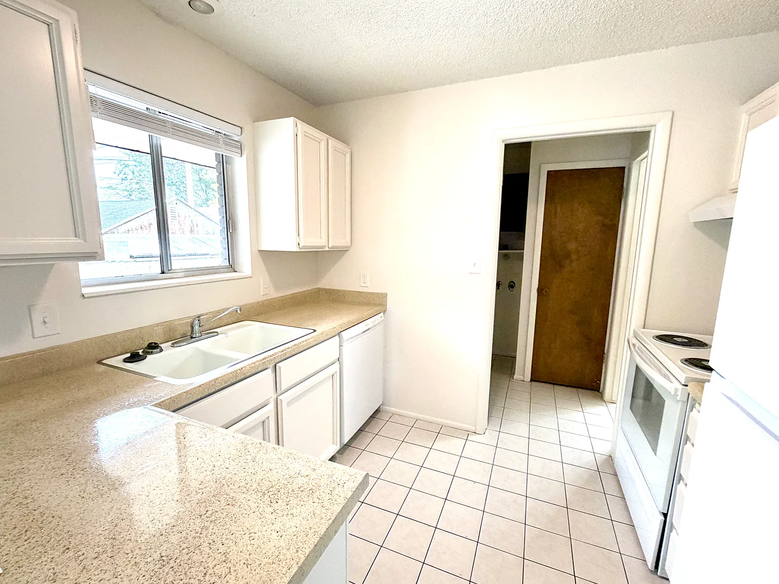 2 bed, 1.5 bath, 1200 sqft, $1,550 — Photo 1