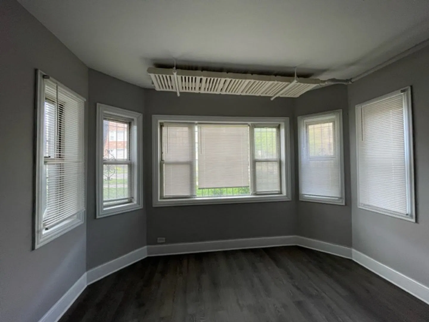 1332 W. 82nd St — Photo 3