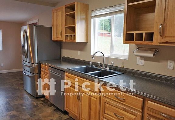 4th image of 2137 Cloward Way NW