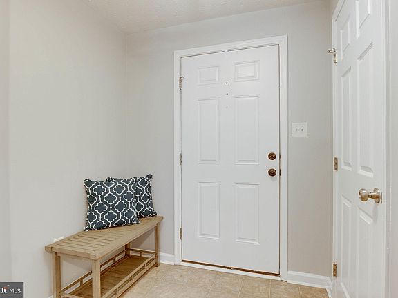 4th image of 7225 Mockingbird Cir