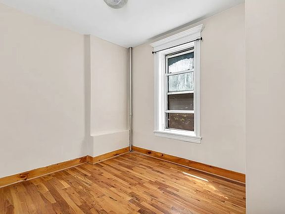 2nd image of 988 Bergen St APT D1