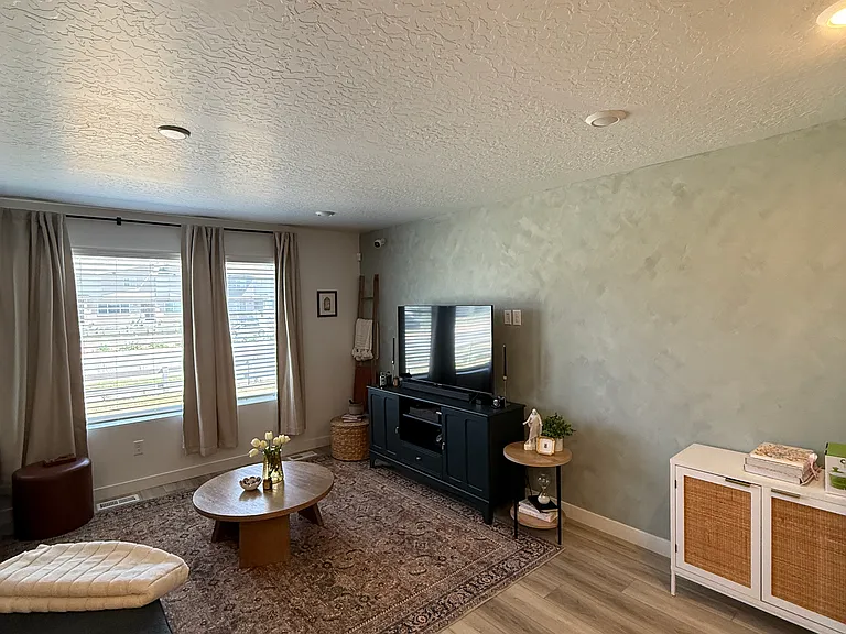 1843 E Rainbow Bridge Dr — Photo 12