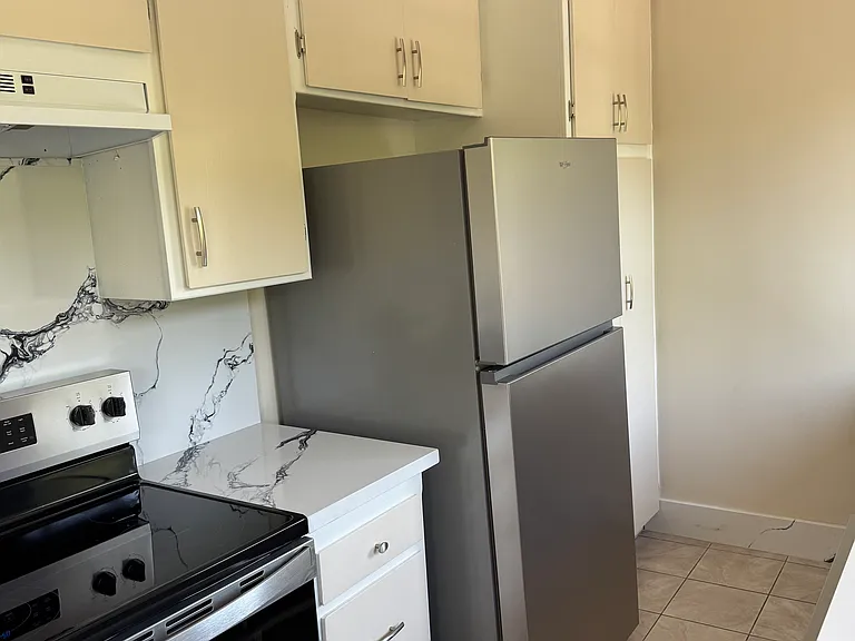 1040 N Laurel Ave #5 — Photo 10