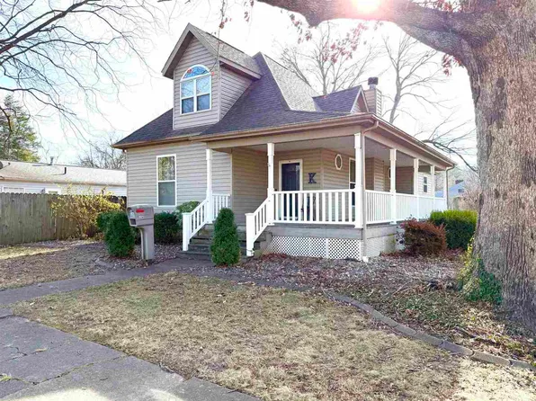 821 E 6th St, Centralia, IL 62801