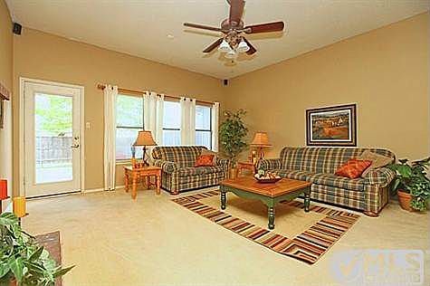 5th image of 2010 Oakglen Dr