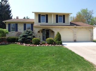 428 Carrie Dr, Flushing, MI