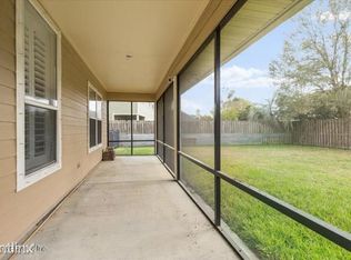 546R Lady Lake Rd W, Jacksonville, FL 32218