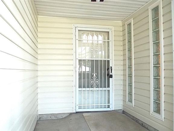 3rd image of 819 Loch Lomond Ct