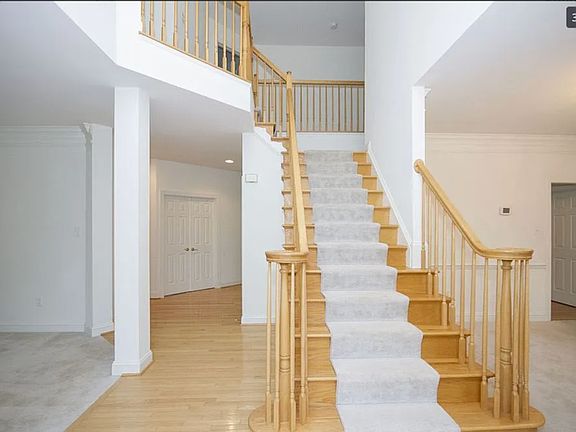 3rd image of 317 Chamborley Dr