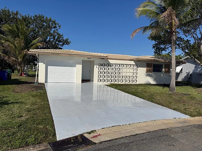1550 NW 70th Ter — Photo 2