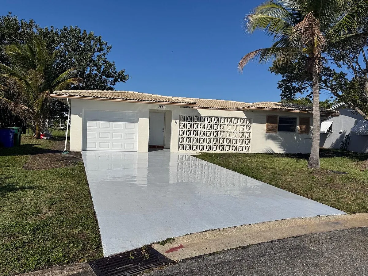 Building Photo - 1550 NW 70th Ter