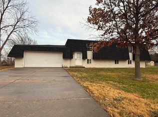 221 Prairie Rd, North Platte, NE 69101