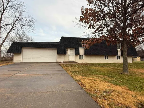 221 Prairie Road, North Platte, NE 69101