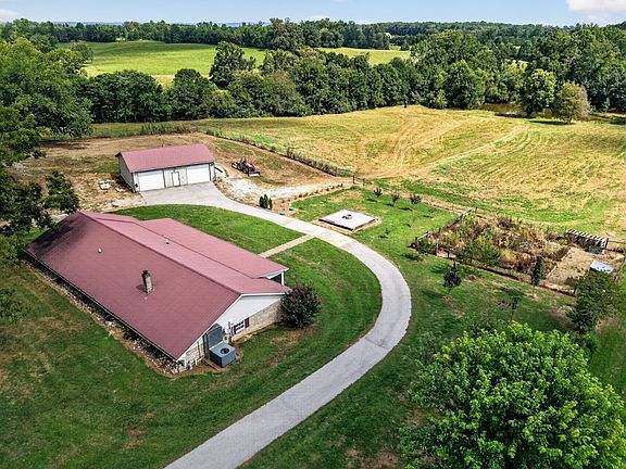 3rd image of 5520 Academy Rd