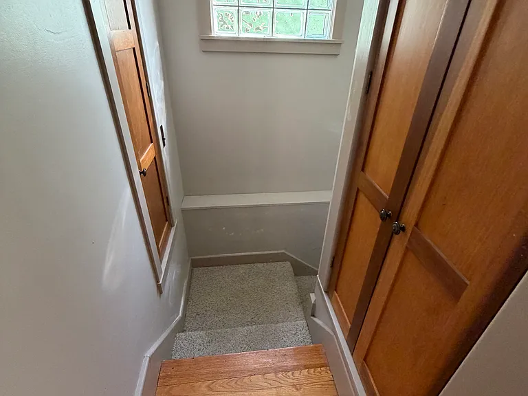 139 Leslie St — Photo 16