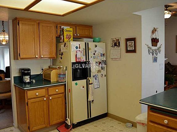 2nd image of 7504 W Gilmore Ave