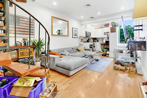 Rented by Brownstone Property Group | media 10