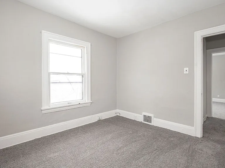 8505 Garfield — Photo 4