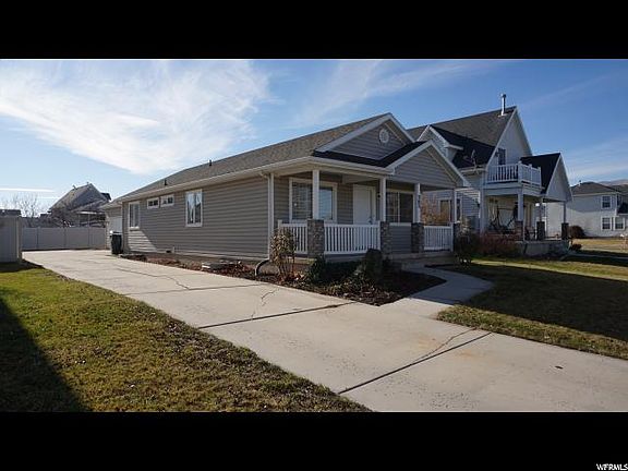 3rd image of 383 W Plum Pl