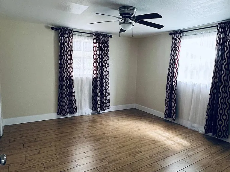 1113 Southern Ave — Photo 4