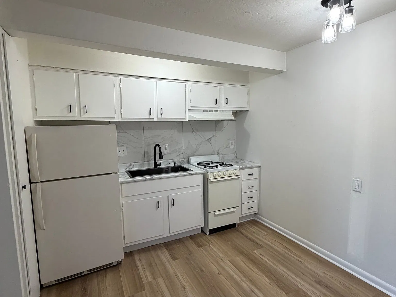 Cherry Hills Apartments | Fully Renovated 1 Bed / 1 Bath | $1,000/Month — Photo 2
