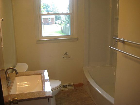 4th image of 333 Oak Ln
