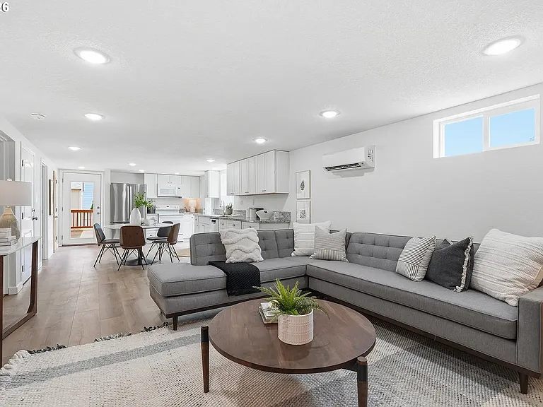 131 NW 11th Ave #B — Photo 8